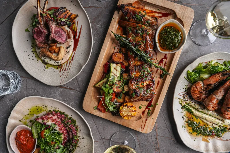 BLU road: grillitud liha, köögiviljad ja lauakate